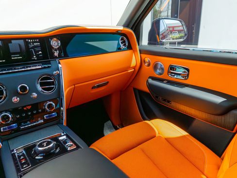 Used 2025 Rolls-Royce Cullinan image 15