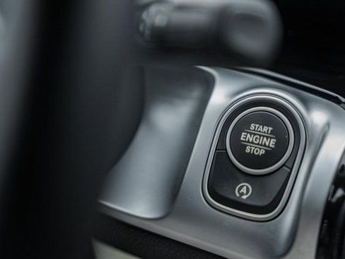 Certified 2025 Mercedes-Benz GLB 250 4MATIC image 26