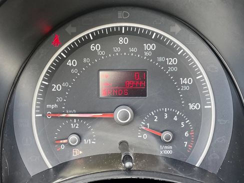 Used 2010 Volkswagen Beetle Convertible image 32