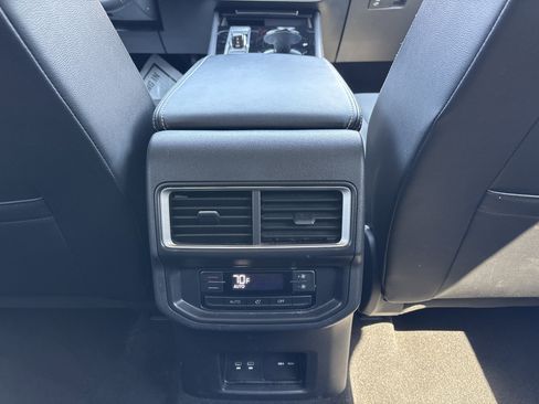 Used 2025 Volkswagen Atlas SE AWD/4WD image 27