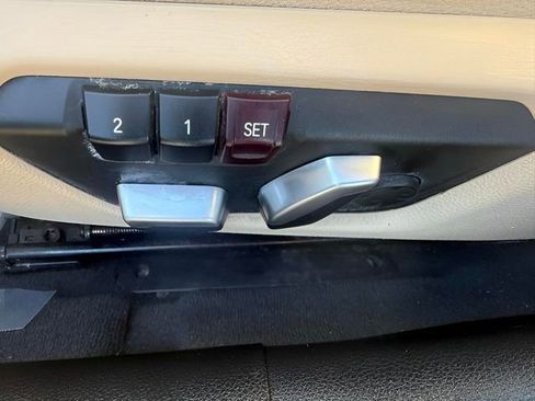 Used 2017 BMW 320i xDrive Sedan image 9