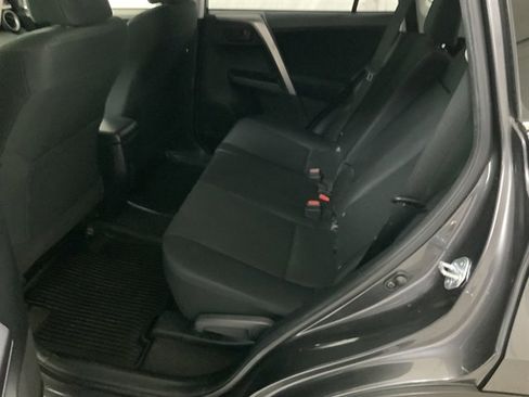 Used 2017 Toyota RAV4 LE AWD/4WD image 16