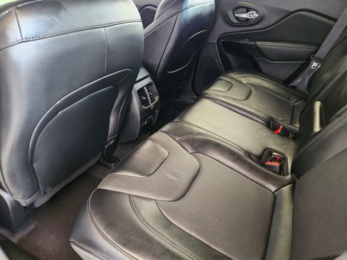 Used 2023 Jeep Cherokee Altitude Lux image 32