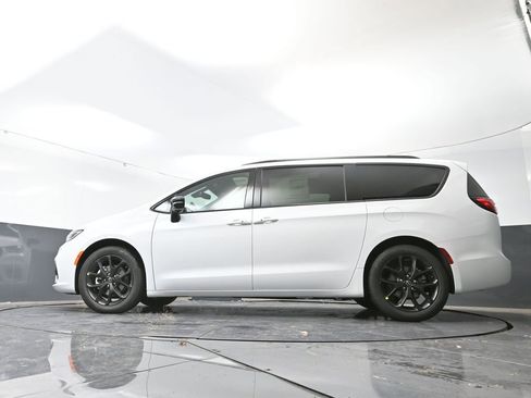 New 2026 Chrysler Pacifica Limited w/ S Appearance Package image 56