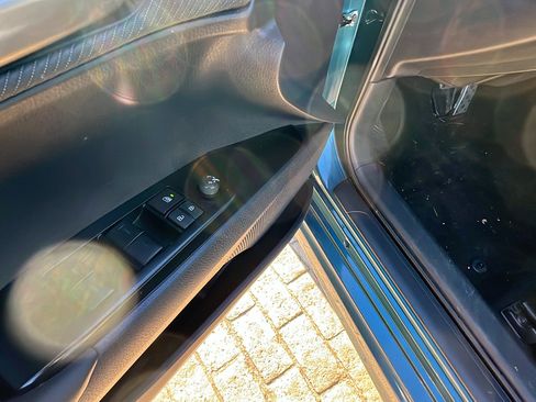 Used 2025 Toyota Camry SE image 15