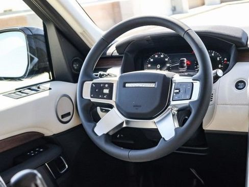 Used 2025 Land Rover Discovery Dynamic SE AWD/4WD image 19