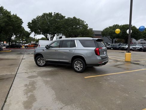 Used 2025 GMC Yukon Denali AWD/4WD image 13