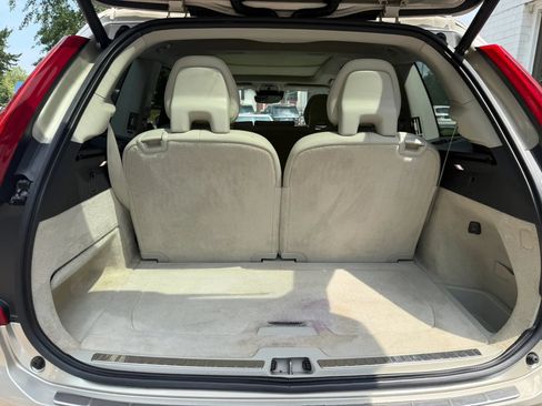 Used 2016 Volvo XC90 T6 Momentum w/ Momentum Plus Package AWD/4WD image 17