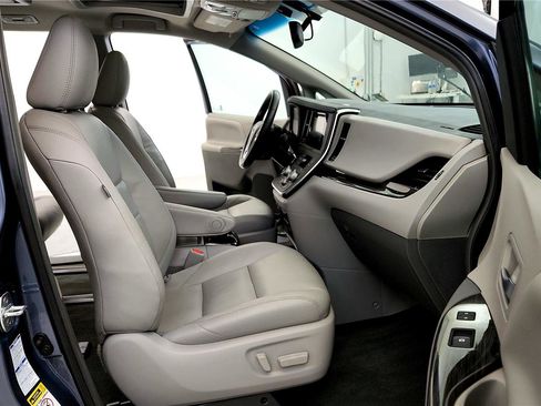 Used 2016 Toyota Sienna XLE Premium w/ Protection Package image 17