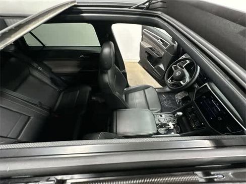 Certified 2022 Volkswagen Atlas Cross Sport SEL R-Line image 7