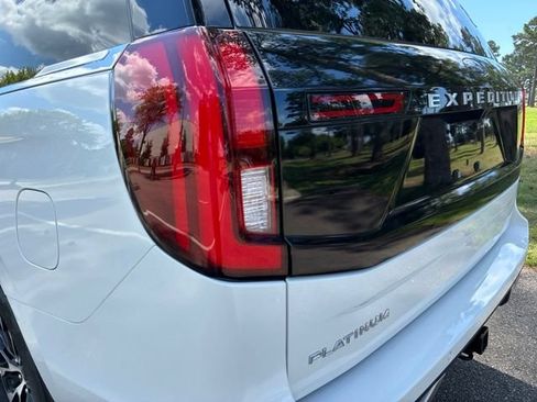 Used 2025 Ford Expedition Platinum AWD/4WD image 13