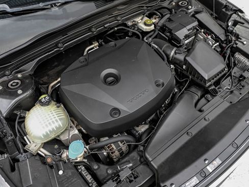 Used 2019 Volvo XC40 T5 Momentum image 58