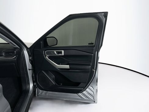 Used 2022 Ford Explorer XLT w/ Equipment Group 202A image 35