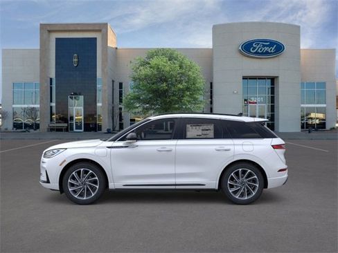 New 2026 Lincoln Corsair Grand Touring image 3