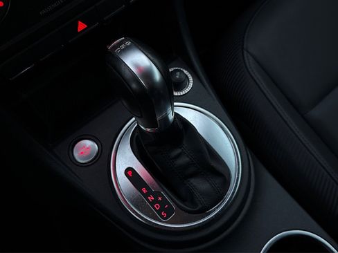 Used 2013 Volkswagen Beetle 2.0T image 16