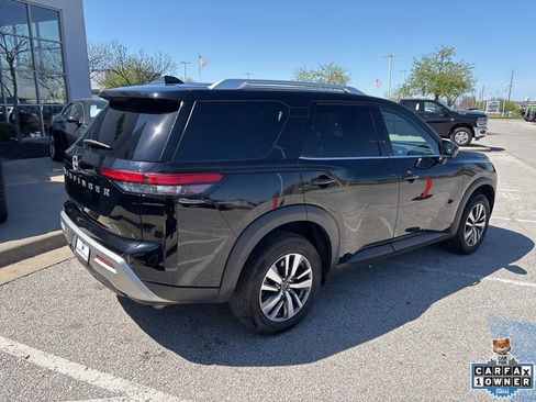 Used 2025 Nissan Pathfinder SL FWD image 27