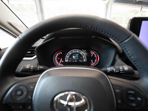 Used 2023 Toyota RAV4 XLE Premium AWD/4WD image 15