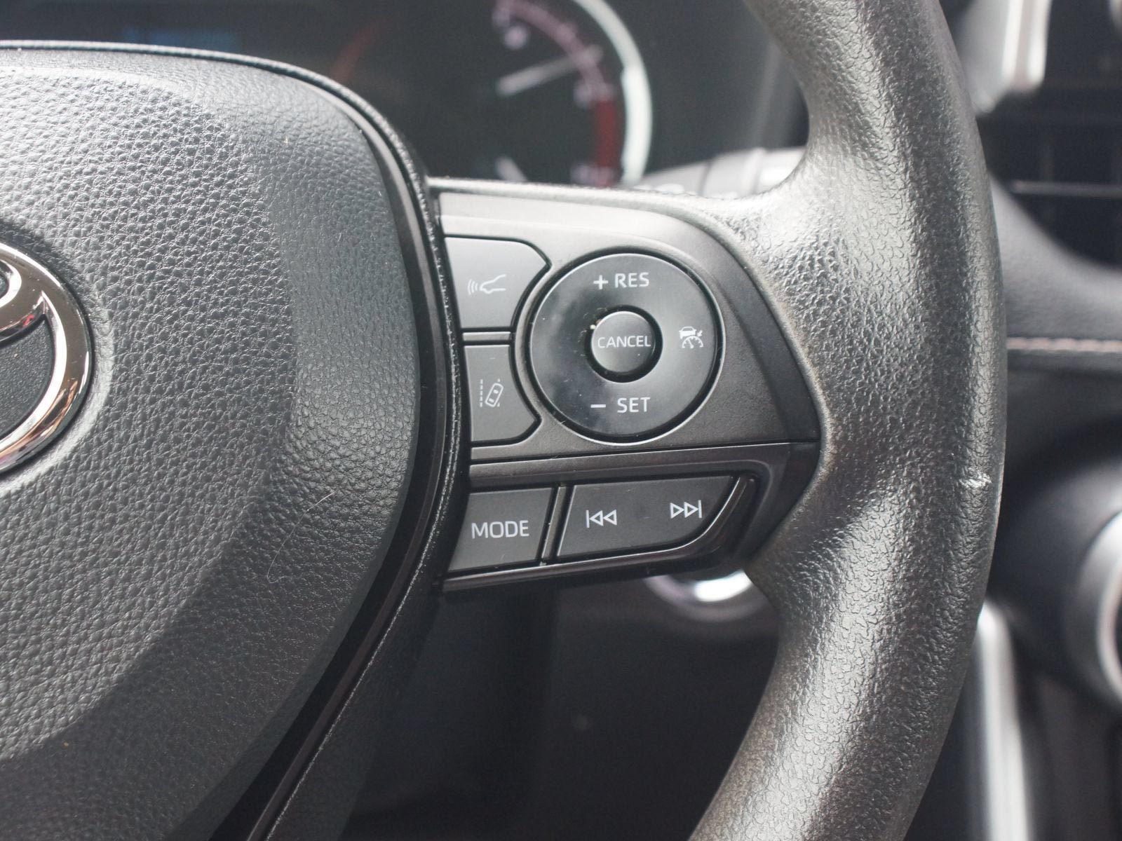 Used 2025 Toyota RAV4 XLE AWD/4WD image 10