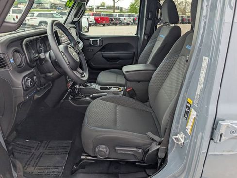 Used 2025 Jeep Wrangler Unlimited Rubicon 4xe AWD/4WD image 2