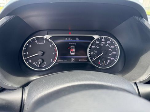 Used 2025 Nissan Sentra SV FWD image 34