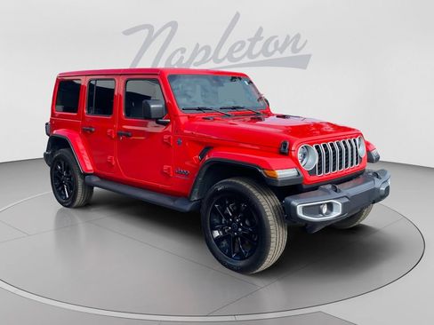 Used 2025 Jeep Wrangler Unlimited Sahara w/ Safety Group AWD/4WD image 8