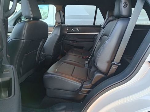 Used 2018 Ford Explorer XLT w/ Equipment Group 202A image 10