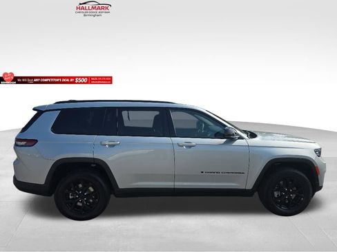 Used 2025 Jeep Grand Cherokee L Altitude RWD image 2