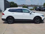 Used 2024 Volkswagen Tiguan SE image 3