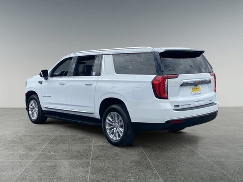 Used 2024 GMC Yukon XL SLT AWD/4WD image 3
