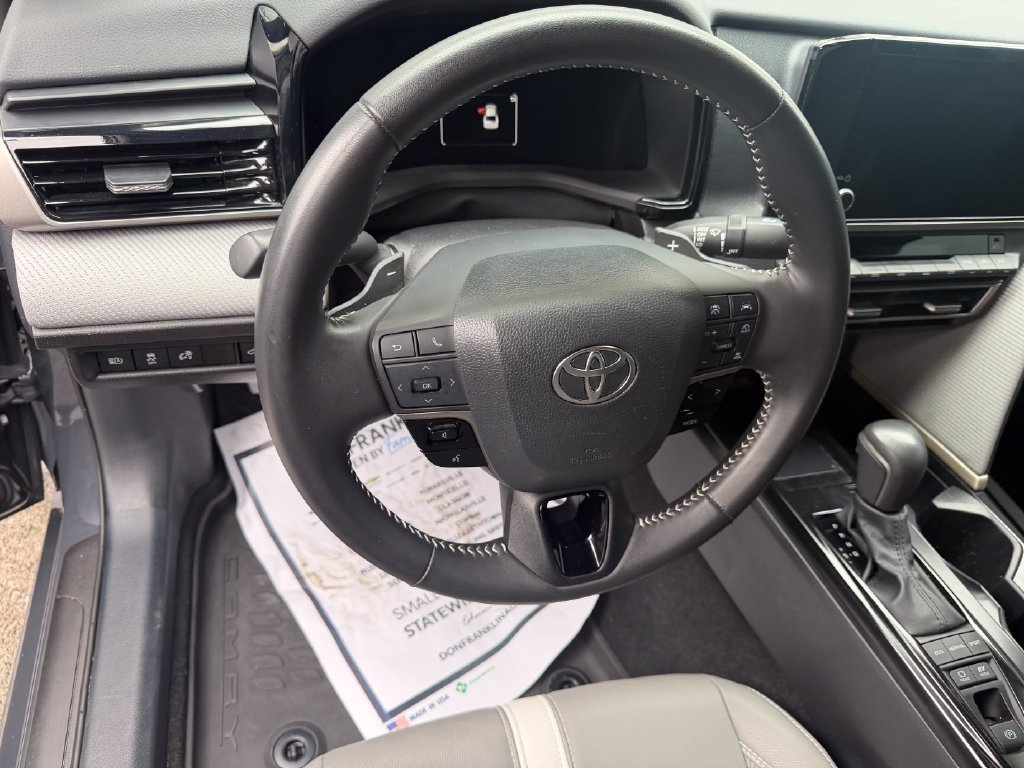 Used 2025 Toyota Camry SE FWD image 14