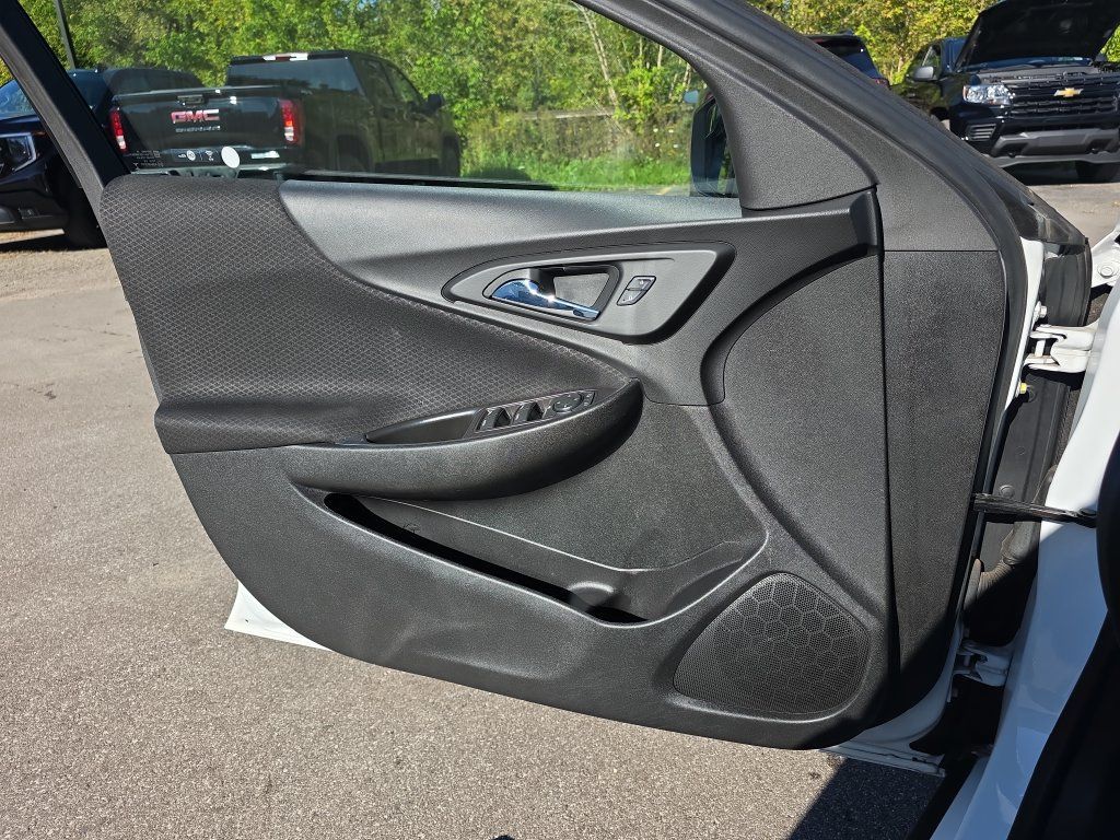 Used 2017 Chevrolet Malibu LT FWD image 25