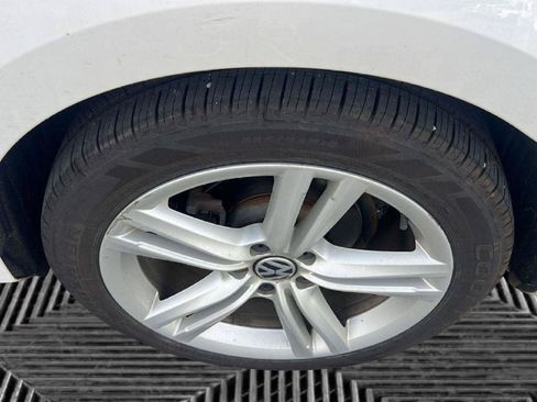 Used 2013 Volkswagen Passat TDI SE FWD image 9