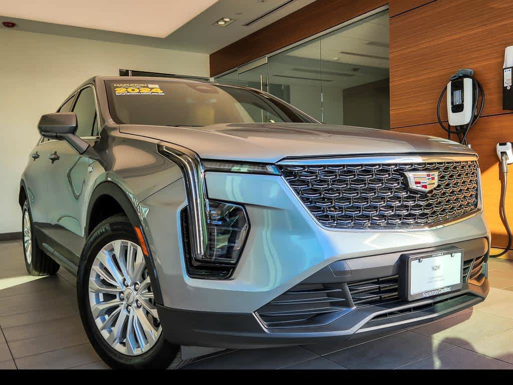 Used 2024 Cadillac XT4 Luxury w/ Cold Weather Package AWD/4WD image 1