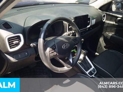 Used 2023 Hyundai Venue Limited FWD image 5