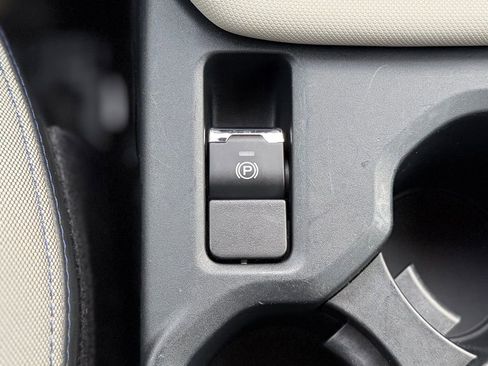 Used 2025 Subaru Forester Premium image 13