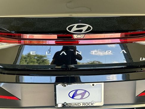 New 2026 Hyundai Elantra Limited FWD image 21