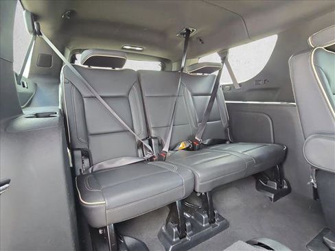 Used 2023 Chevrolet Suburban Premier image 19