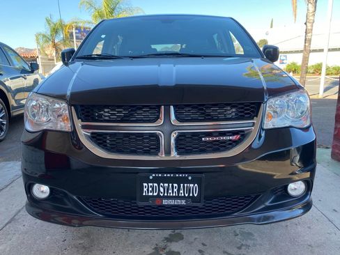 Used 2020 Dodge Grand Caravan SXT image 3