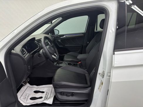 Used 2024 Volkswagen Tiguan SE R-Line FWD image 9