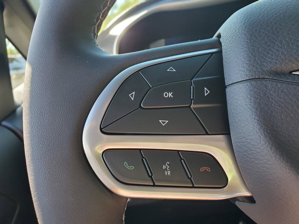 New 2027 Chrysler Pacifica Select FWD image 13