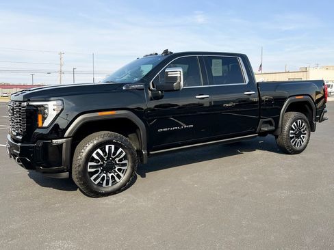 Used 2025 GMC Sierra 3500 Denali Ultimate image 16