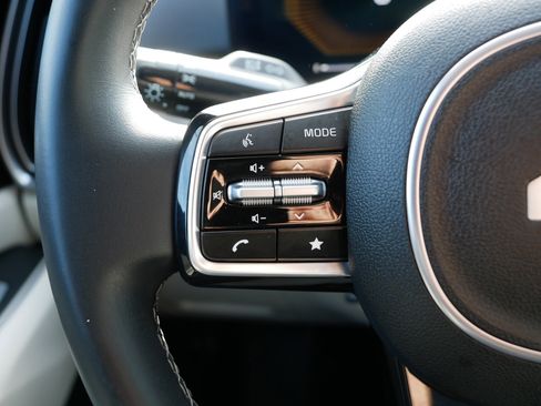 Certified 2025 Kia Sorento S w/ Panoramic Sunroof Package image 30