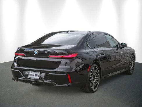 Certified 2025 BMW 740i RWD image 6