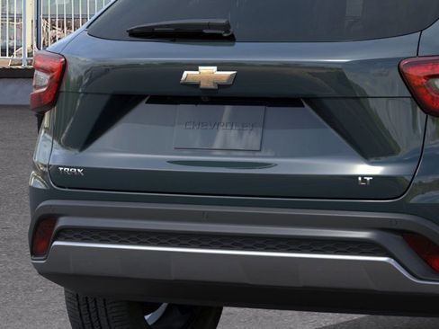 New 2026 Chevrolet Trax LT w/ Driver Confidence Package image 14