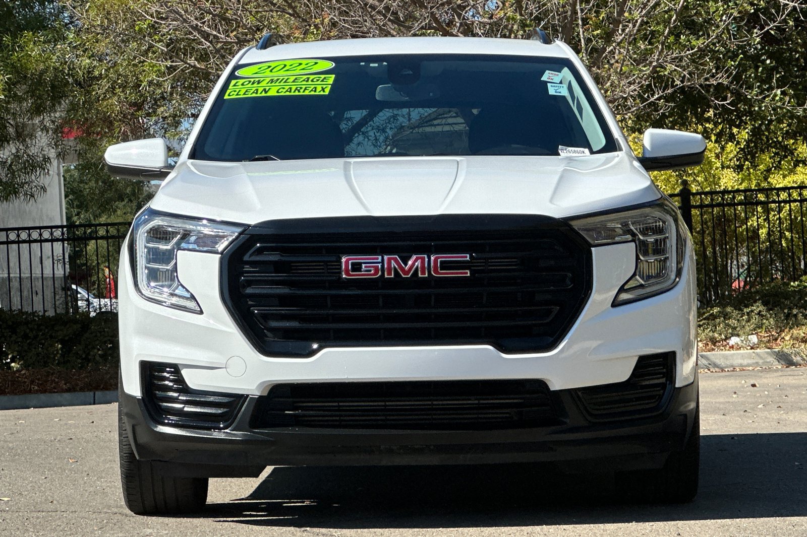 Used 2022 GMC Terrain SLE w/ Driver Convenience Package FWD image 9