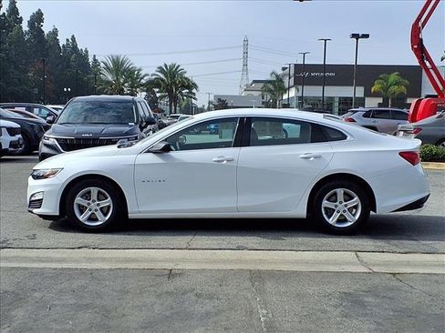 Used 2020 Chevrolet Malibu LS image 2