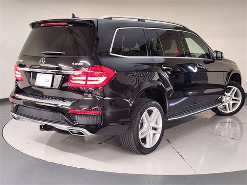 Used 2015 Mercedes-Benz GL 550 4MATIC image 2