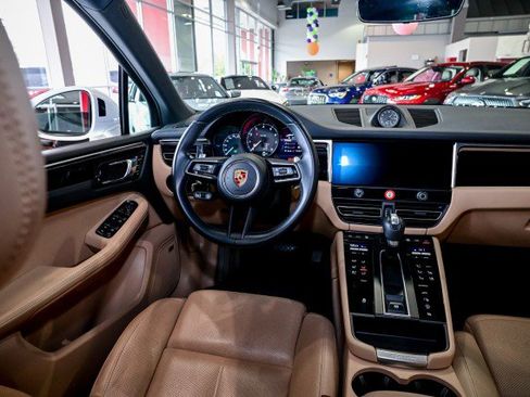 Used 2023 Porsche Macan w/ Premium Package Plus image 31