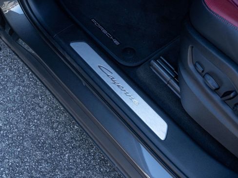 Certified 2025 Porsche Cayenne image 23