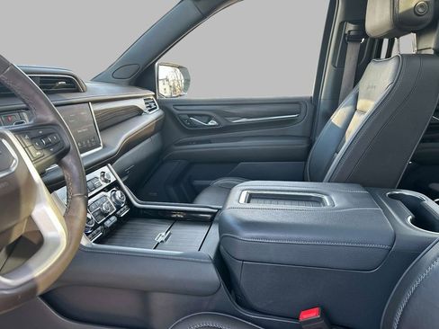Used 2023 GMC Yukon XL Denali w/ Denali Reserve Package image 8